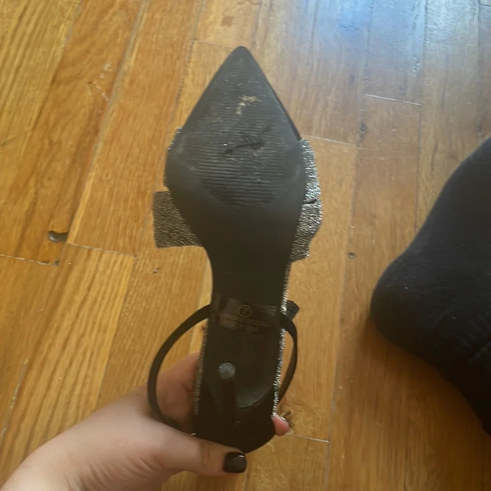 Pointed Heels - Picture 4 of 5